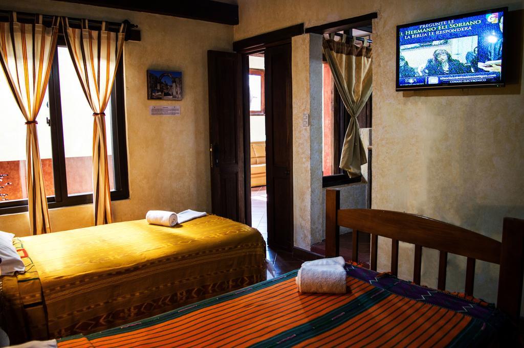 Hotel Y Galeria Uxlabil Antigua Quarto foto